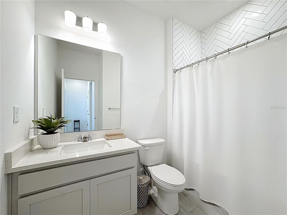 For Rent: $3,200 (4 beds, 2 baths, 2121 Square Feet)