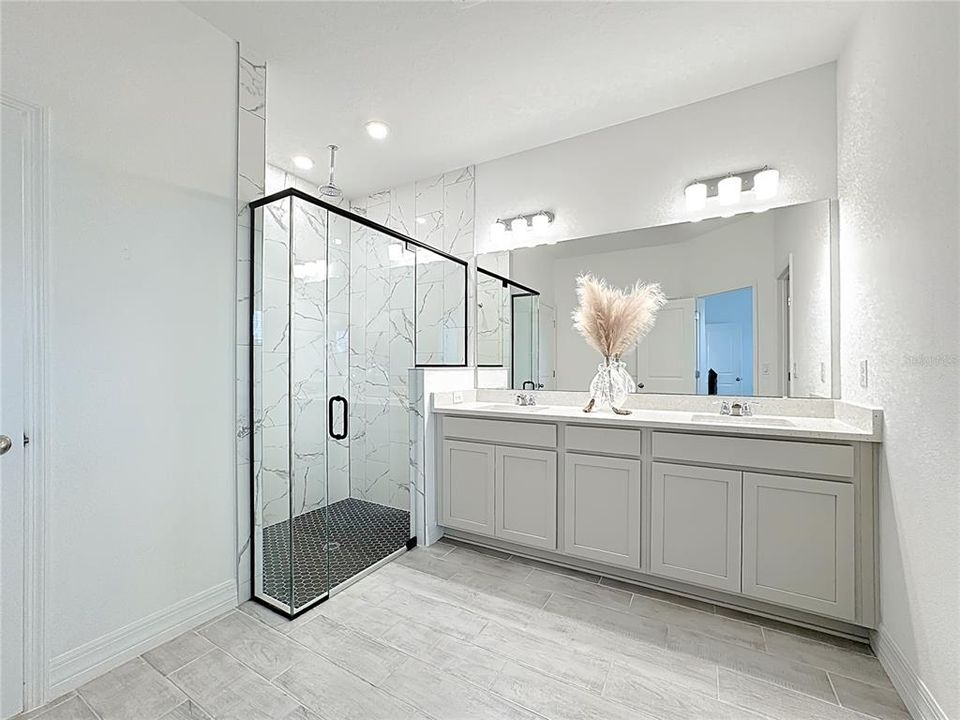 For Rent: $3,200 (4 beds, 2 baths, 2121 Square Feet)