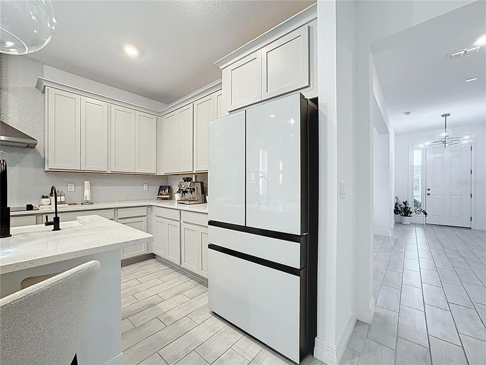 For Rent: $3,200 (4 beds, 2 baths, 2121 Square Feet)