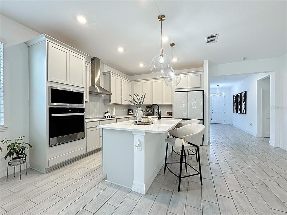 For Rent: $3,200 (4 beds, 2 baths, 2121 Square Feet)