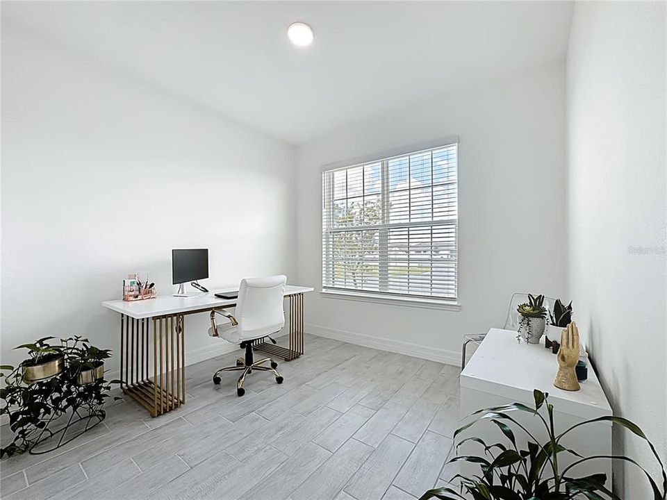 For Rent: $3,200 (4 beds, 2 baths, 2121 Square Feet)