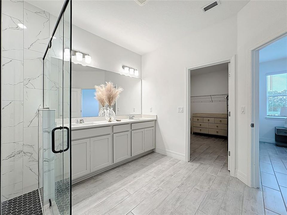 For Rent: $3,200 (4 beds, 2 baths, 2121 Square Feet)