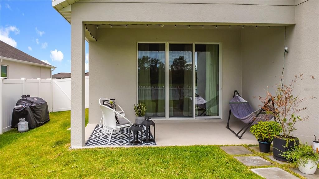 For Rent: $3,200 (4 beds, 2 baths, 2121 Square Feet)