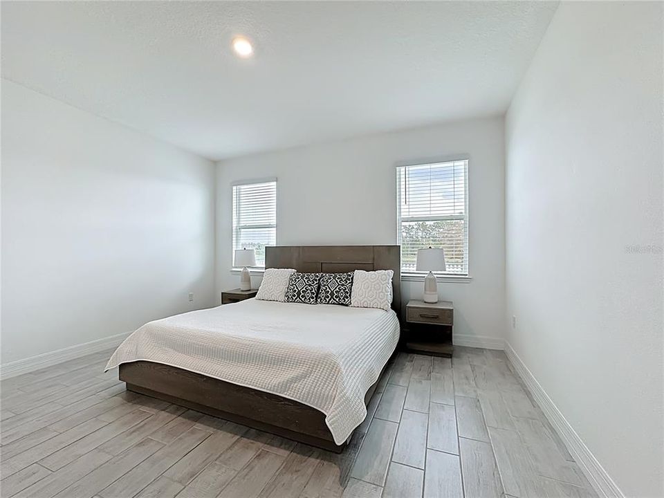 For Rent: $3,200 (4 beds, 2 baths, 2121 Square Feet)