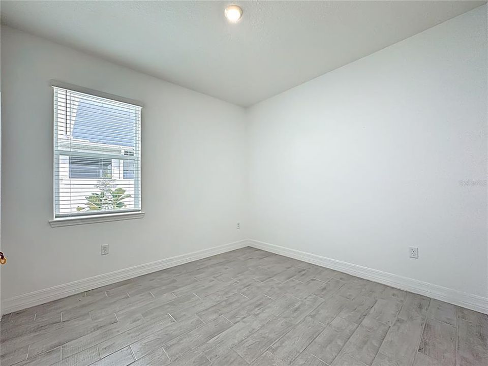 For Rent: $3,200 (4 beds, 2 baths, 2121 Square Feet)