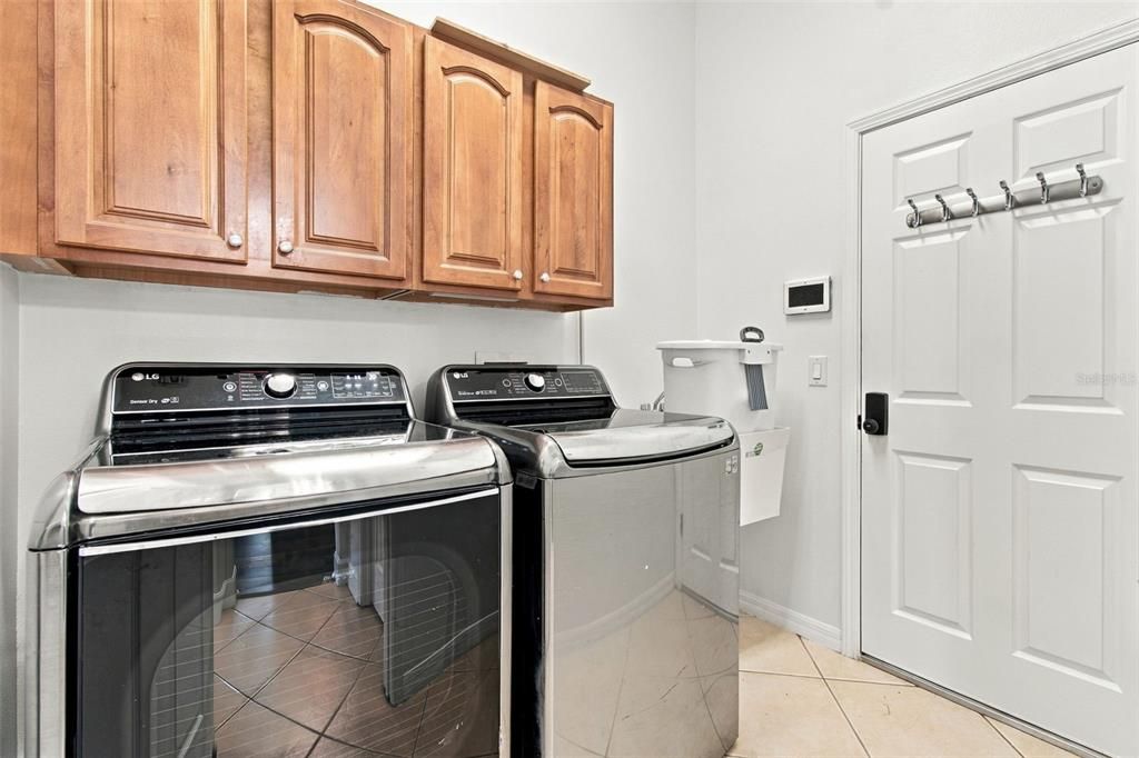 For Sale: $569,900 (4 beds, 4 baths, 3181 Square Feet)