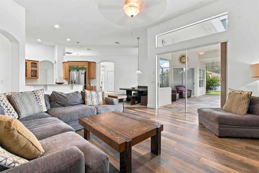 For Sale: $569,900 (4 beds, 4 baths, 3181 Square Feet)