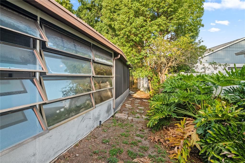For Sale: $247,500 (2 beds, 2 baths, 1215 Square Feet)