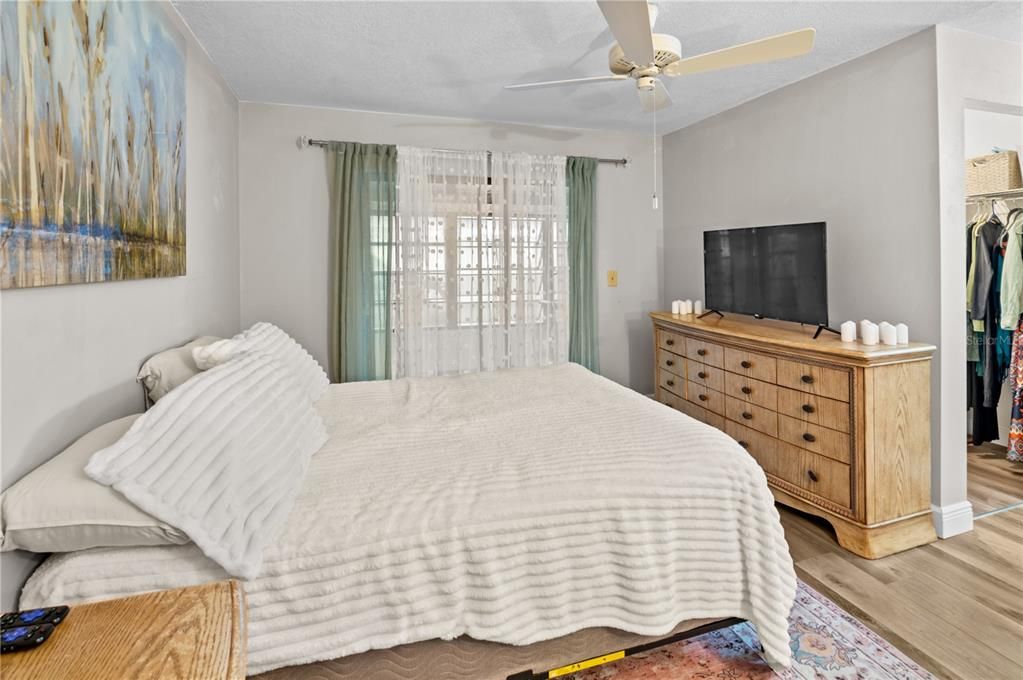 For Sale: $247,500 (2 beds, 2 baths, 1215 Square Feet)