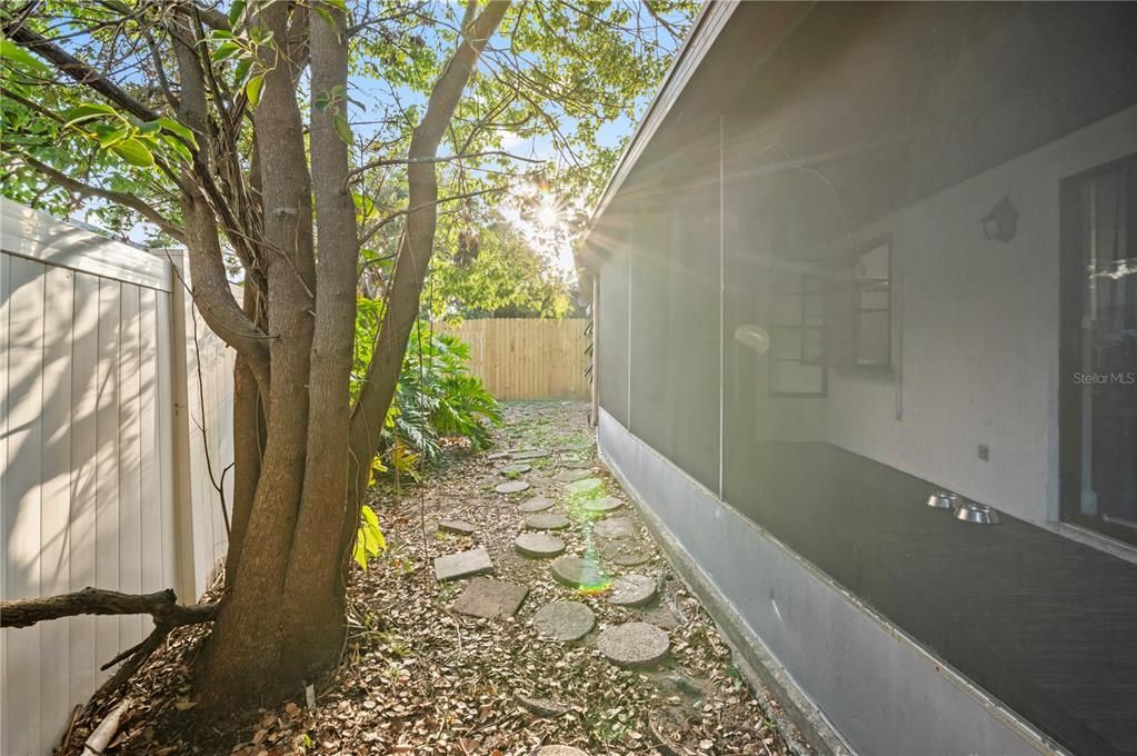 For Sale: $247,500 (2 beds, 2 baths, 1215 Square Feet)