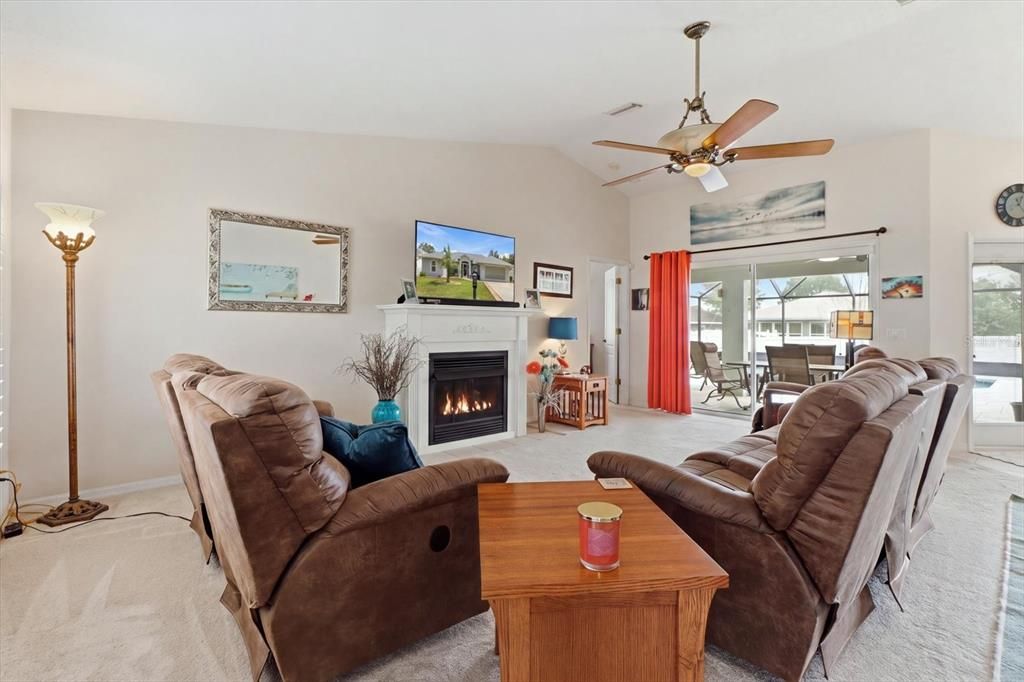 待售: $315,000 (3 贝兹, 2 浴室, 1705 平方英尺)