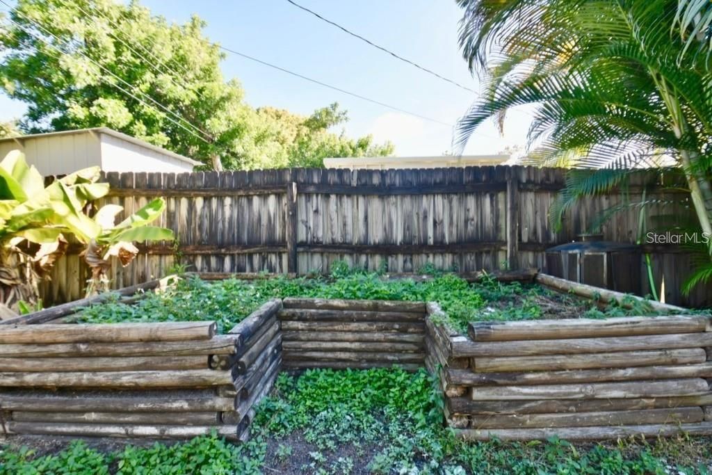 На продажу: $398,000 (4 спален, 2 ванн, 1616 Квадратных фут)