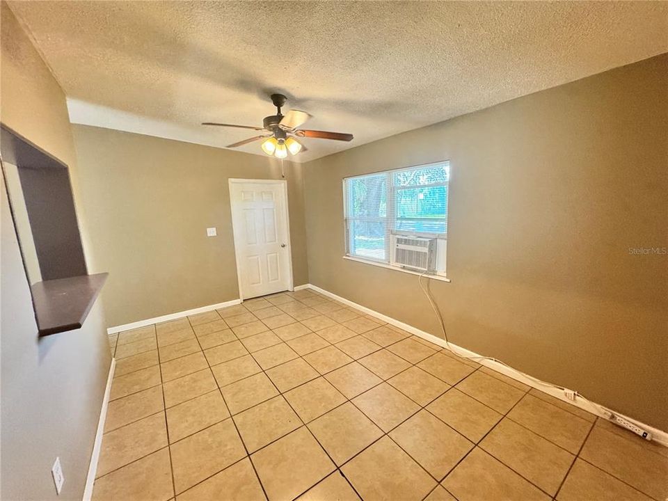 For Rent: $1,200 (2 beds, 1 baths, 704 Square Feet)