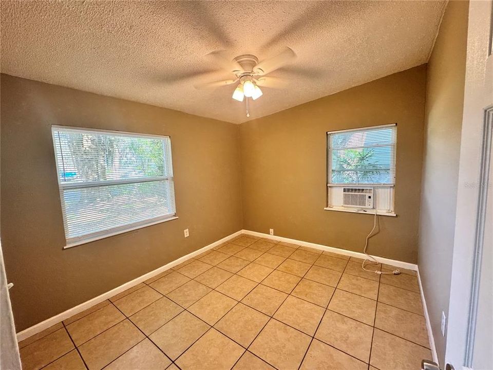 For Rent: $1,200 (2 beds, 1 baths, 704 Square Feet)