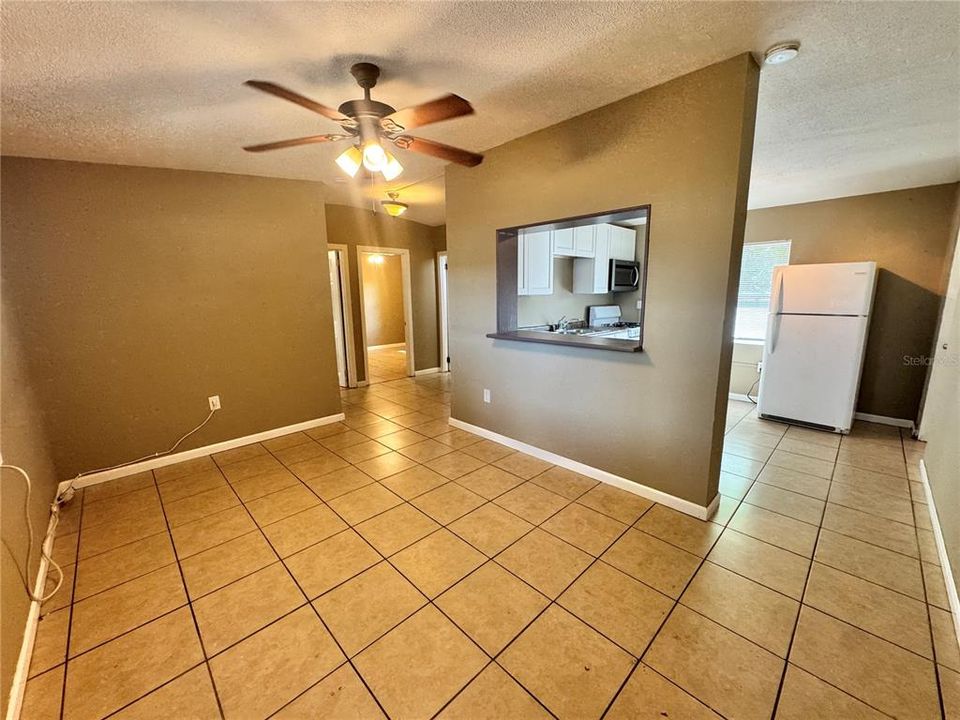 For Rent: $1,200 (2 beds, 1 baths, 704 Square Feet)