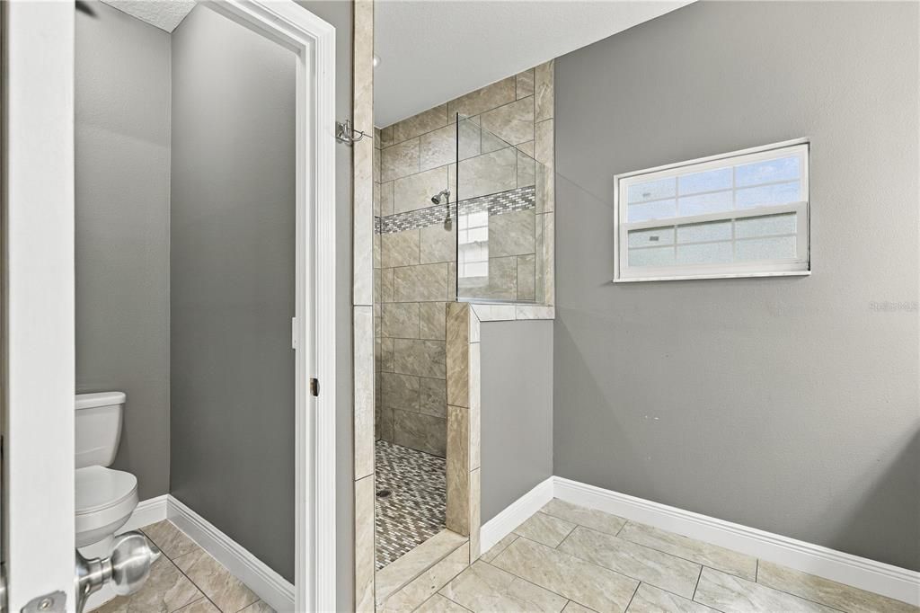 For Sale: $349,900 (4 beds, 2 baths, 1688 Square Feet)