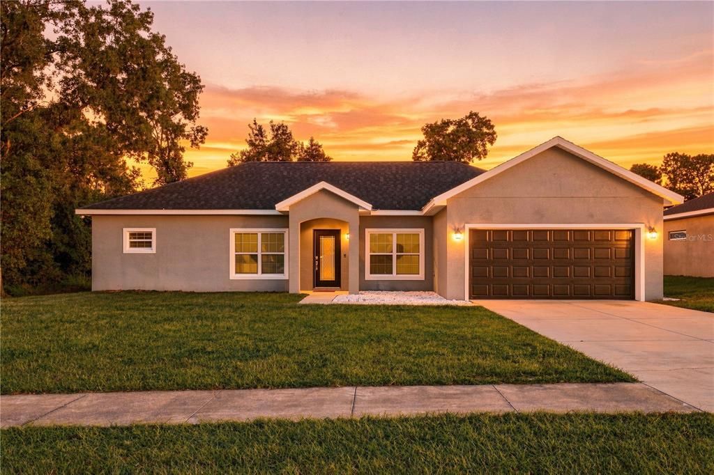 For Sale: $349,900 (4 beds, 2 baths, 1688 Square Feet)
