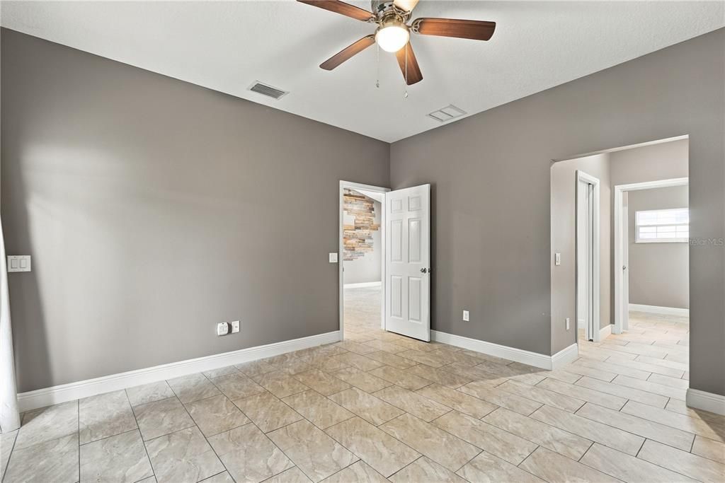 For Sale: $349,900 (4 beds, 2 baths, 1688 Square Feet)