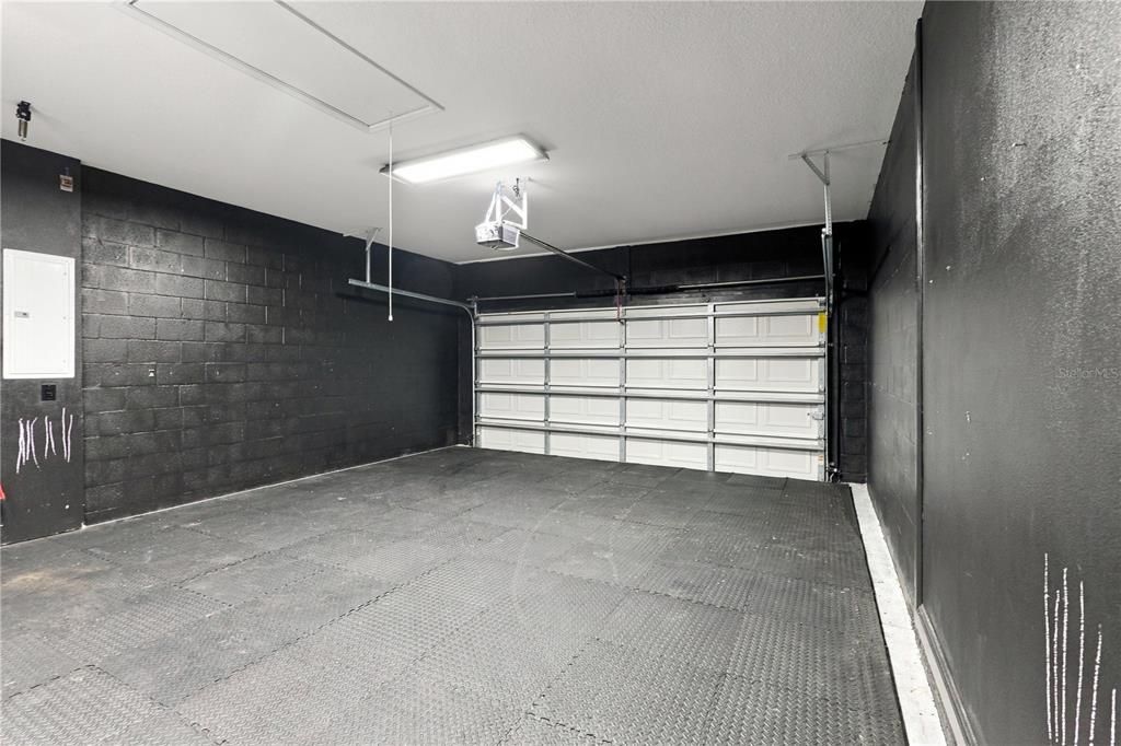 For Sale: $349,900 (4 beds, 2 baths, 1688 Square Feet)