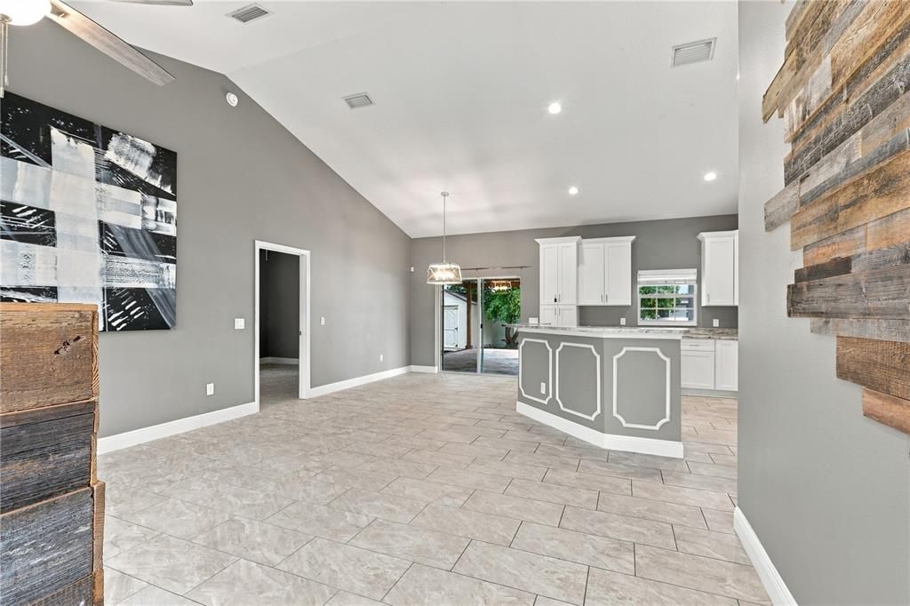 For Sale: $349,900 (4 beds, 2 baths, 1688 Square Feet)