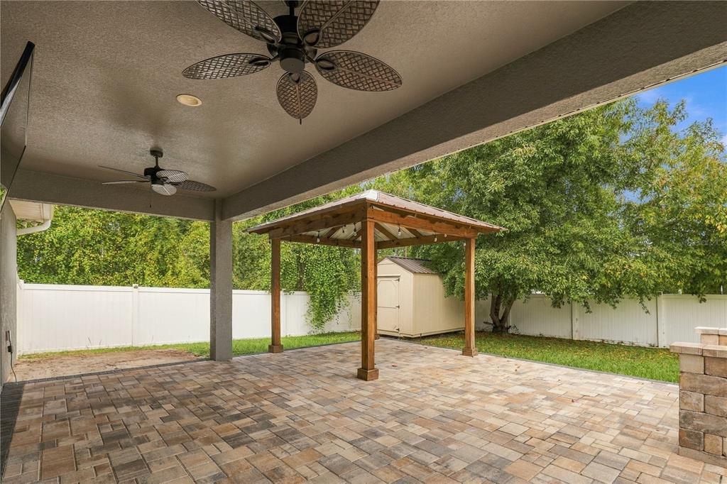 For Sale: $349,900 (4 beds, 2 baths, 1688 Square Feet)