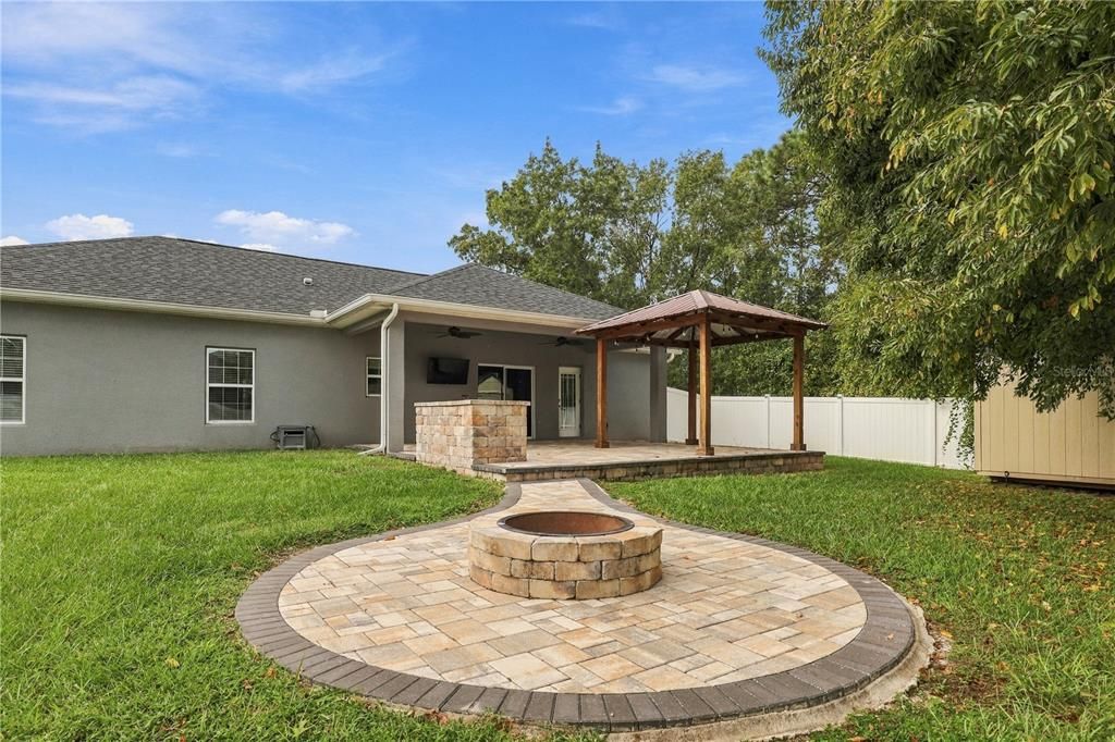 For Sale: $349,900 (4 beds, 2 baths, 1688 Square Feet)