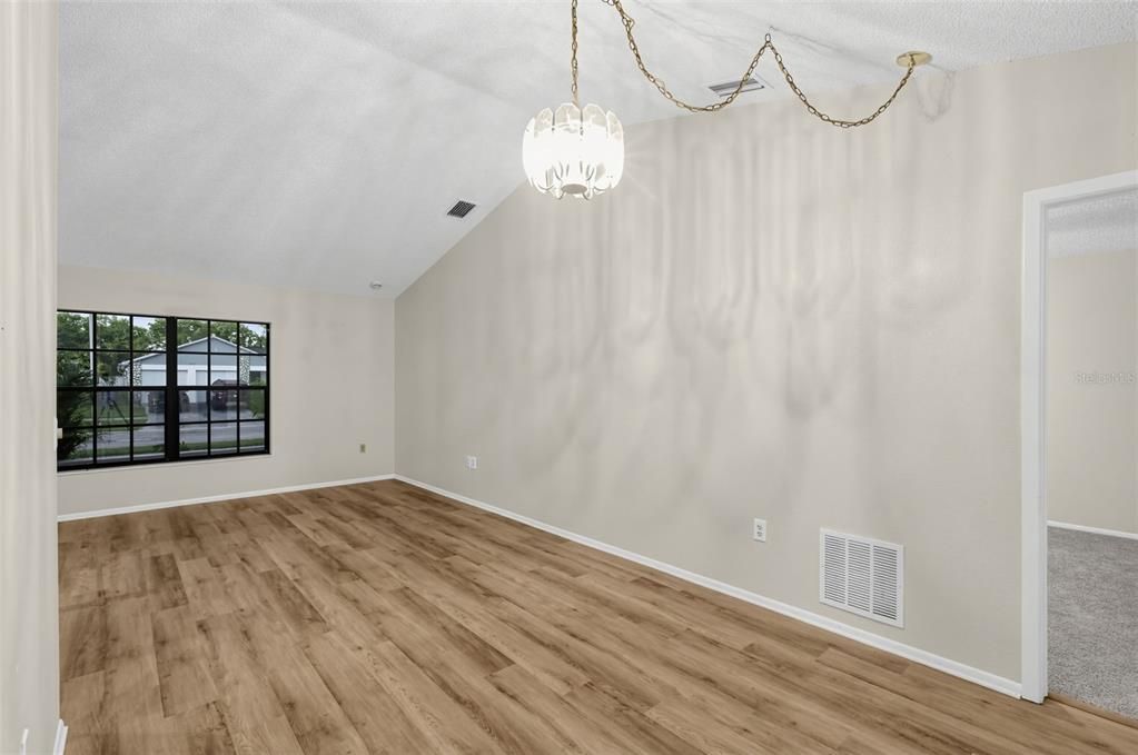 For Sale: $379,900 (3 beds, 2 baths, 1613 Square Feet)