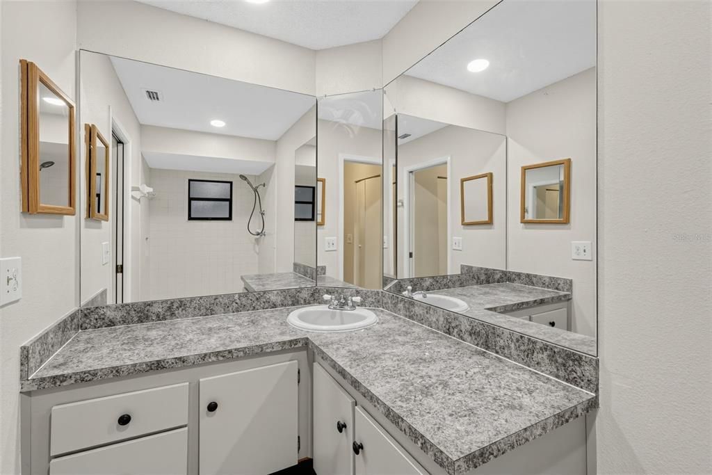 For Sale: $379,900 (3 beds, 2 baths, 1613 Square Feet)