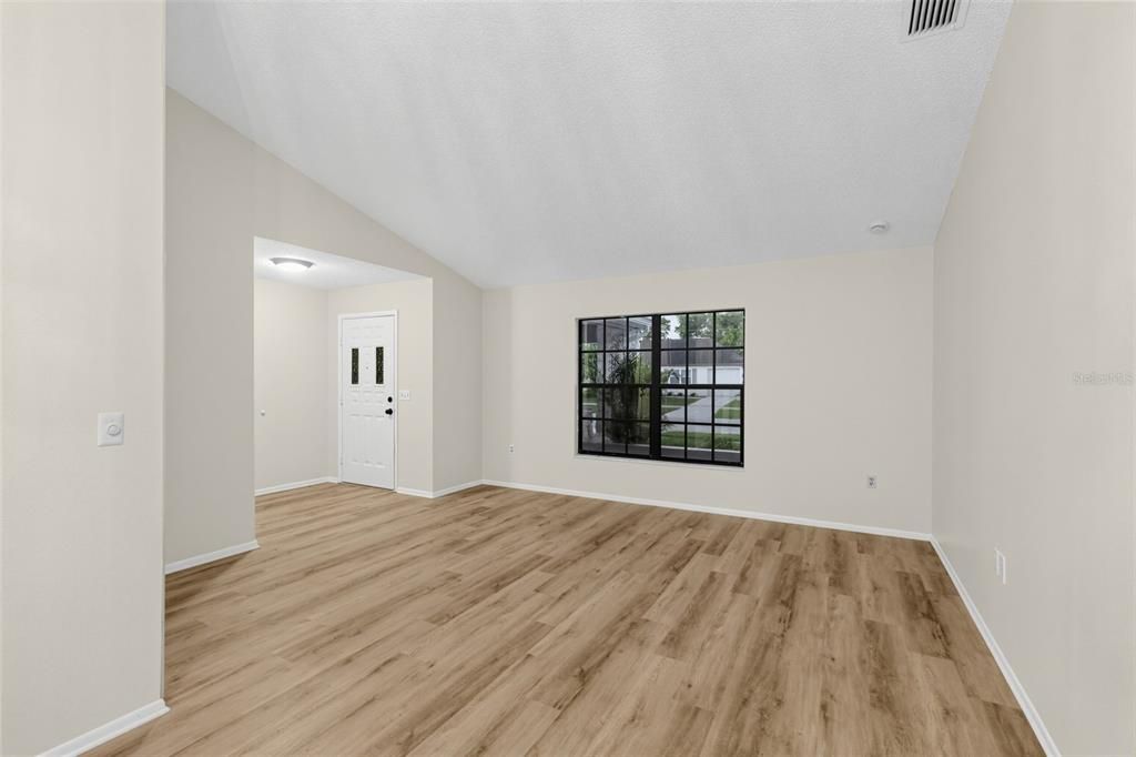 For Sale: $379,900 (3 beds, 2 baths, 1613 Square Feet)