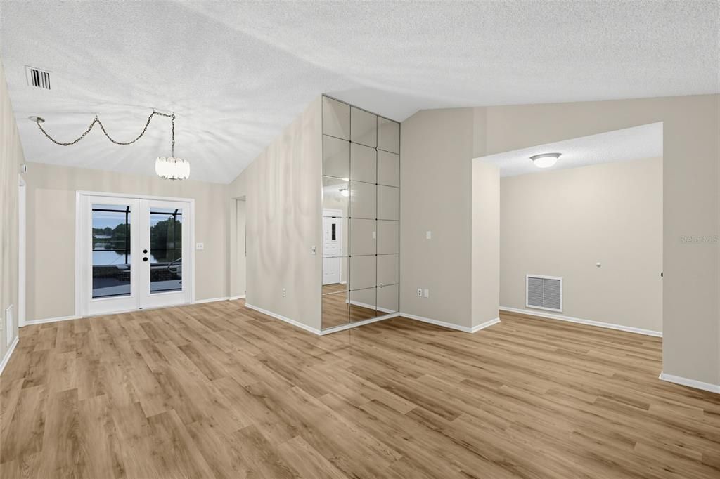 For Sale: $379,900 (3 beds, 2 baths, 1613 Square Feet)