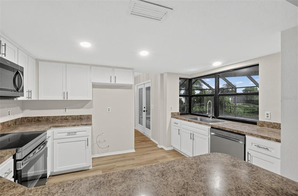 For Sale: $379,900 (3 beds, 2 baths, 1613 Square Feet)