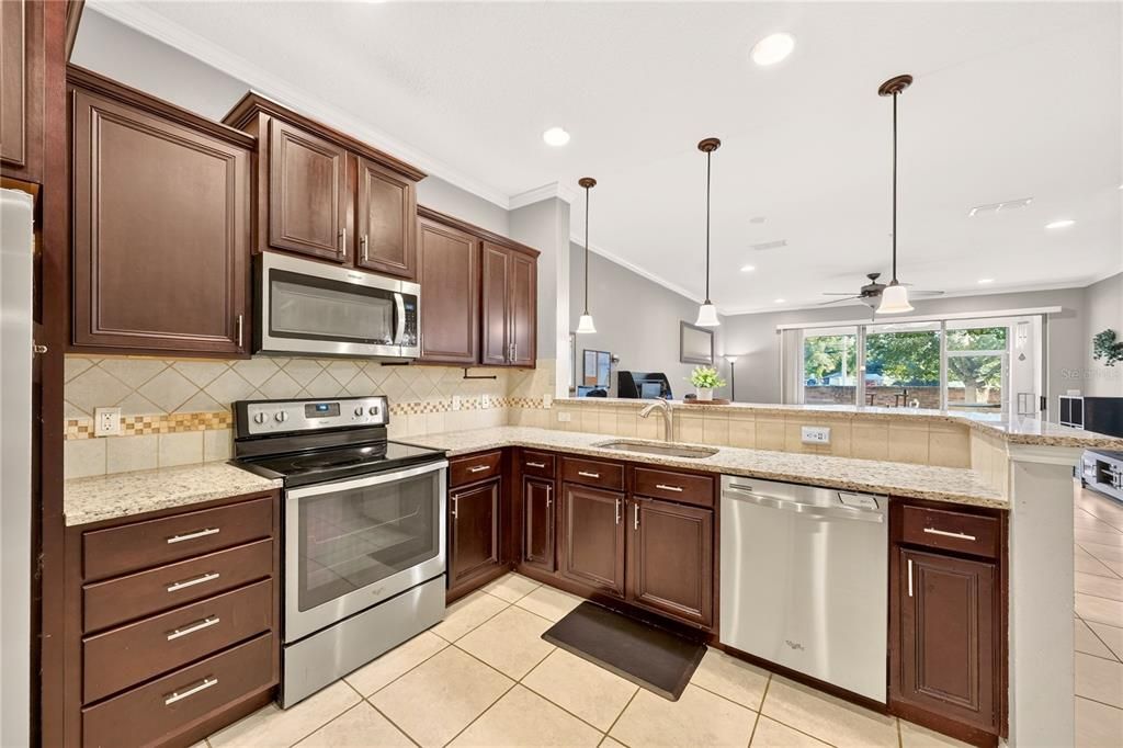 For Sale: $280,000 (2 beds, 2 baths, 1417 Square Feet)