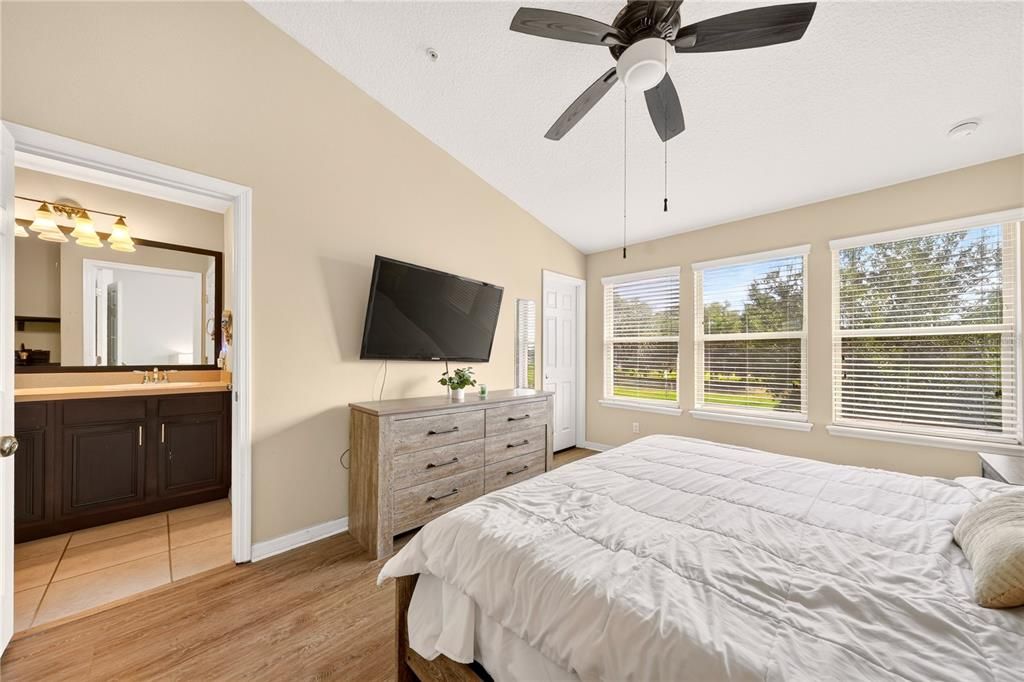 For Sale: $280,000 (2 beds, 2 baths, 1417 Square Feet)