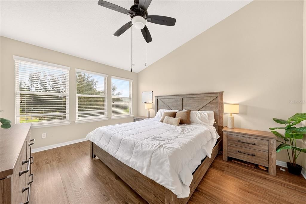 For Sale: $280,000 (2 beds, 2 baths, 1417 Square Feet)