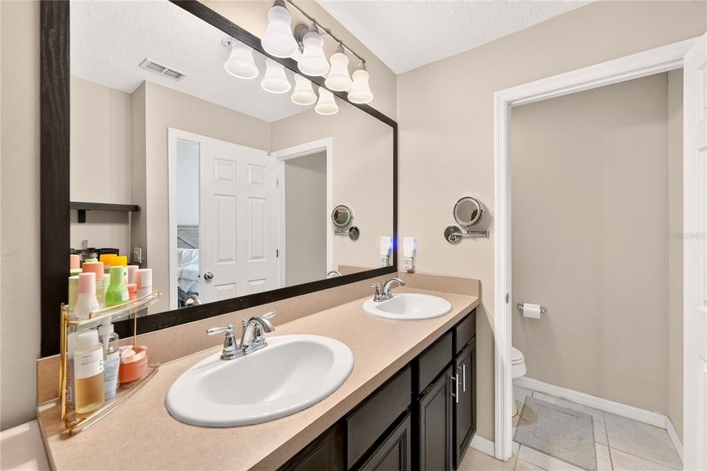 For Sale: $280,000 (2 beds, 2 baths, 1417 Square Feet)