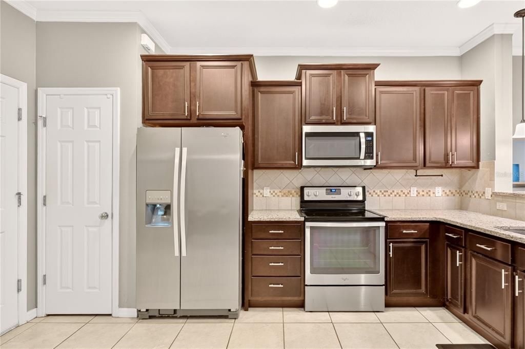 For Sale: $280,000 (2 beds, 2 baths, 1417 Square Feet)