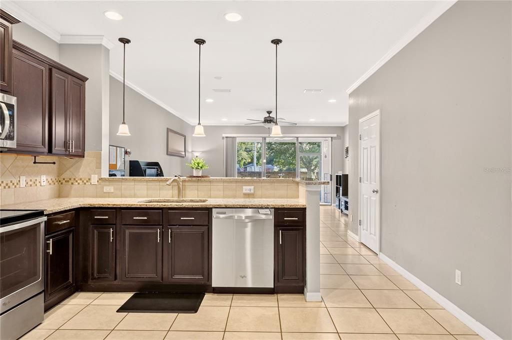 For Sale: $280,000 (2 beds, 2 baths, 1417 Square Feet)