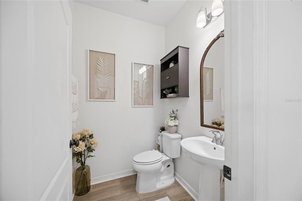 For Sale: $450,000 (5 beds, 2 baths, 3075 Square Feet)