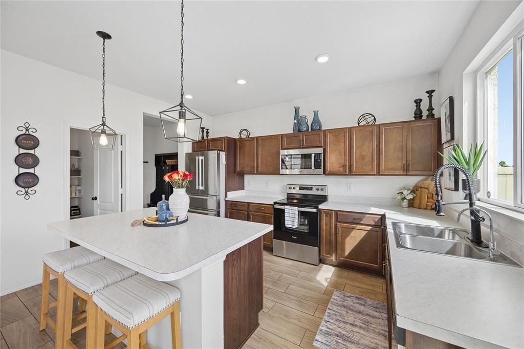 For Sale: $450,000 (5 beds, 2 baths, 3075 Square Feet)