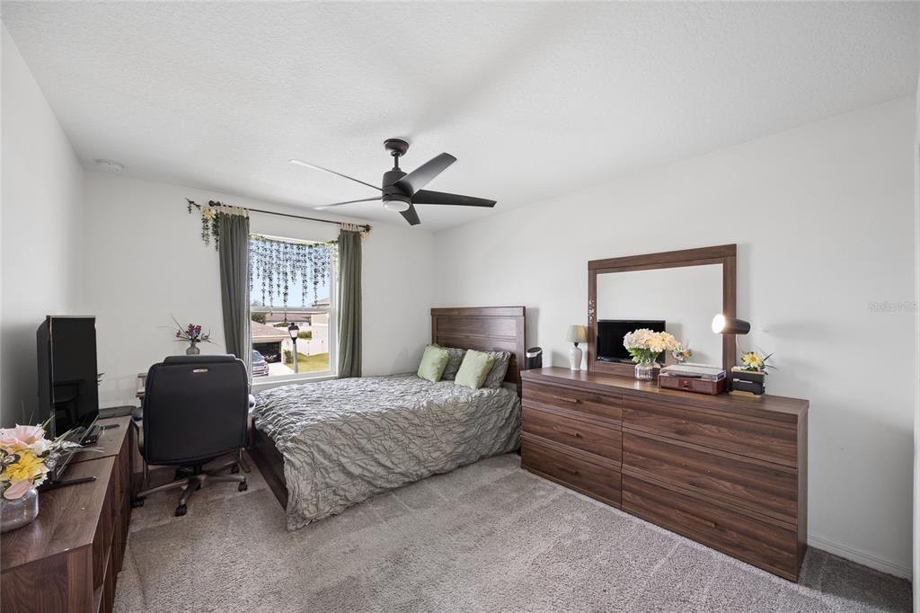 For Sale: $450,000 (5 beds, 2 baths, 3075 Square Feet)
