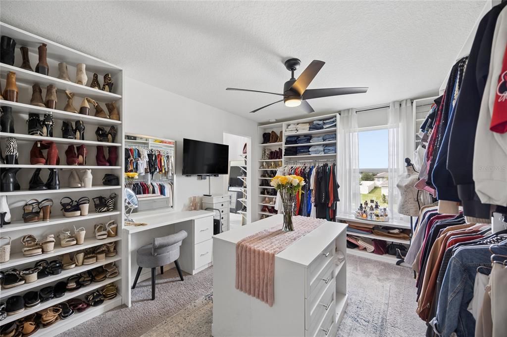 For Sale: $450,000 (5 beds, 2 baths, 3075 Square Feet)