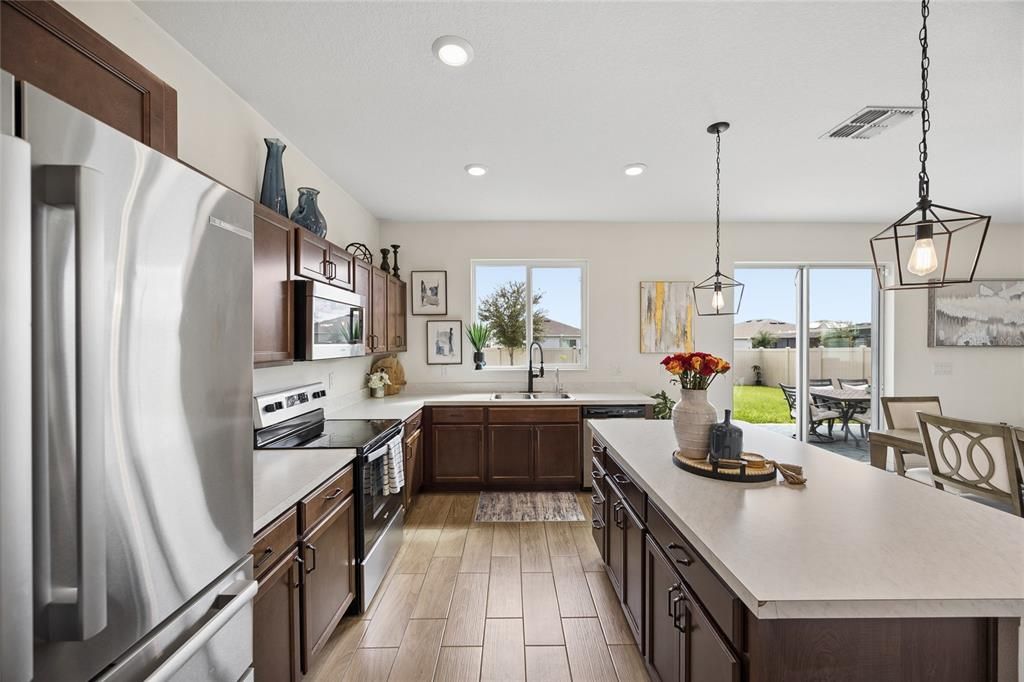 For Sale: $450,000 (5 beds, 2 baths, 3075 Square Feet)