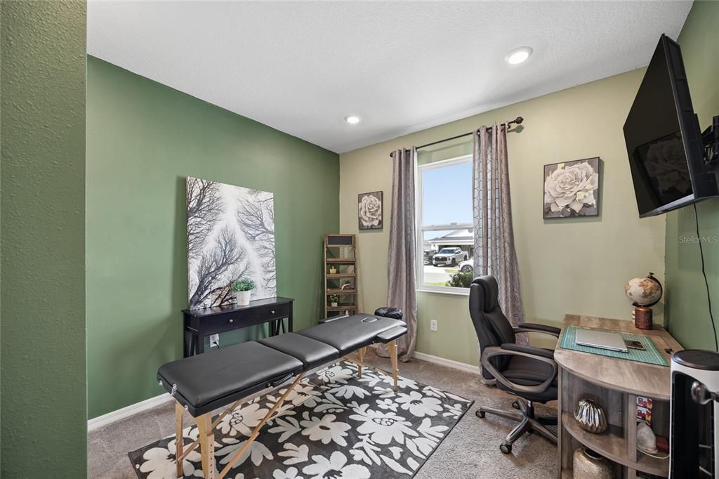 For Sale: $450,000 (5 beds, 2 baths, 3075 Square Feet)