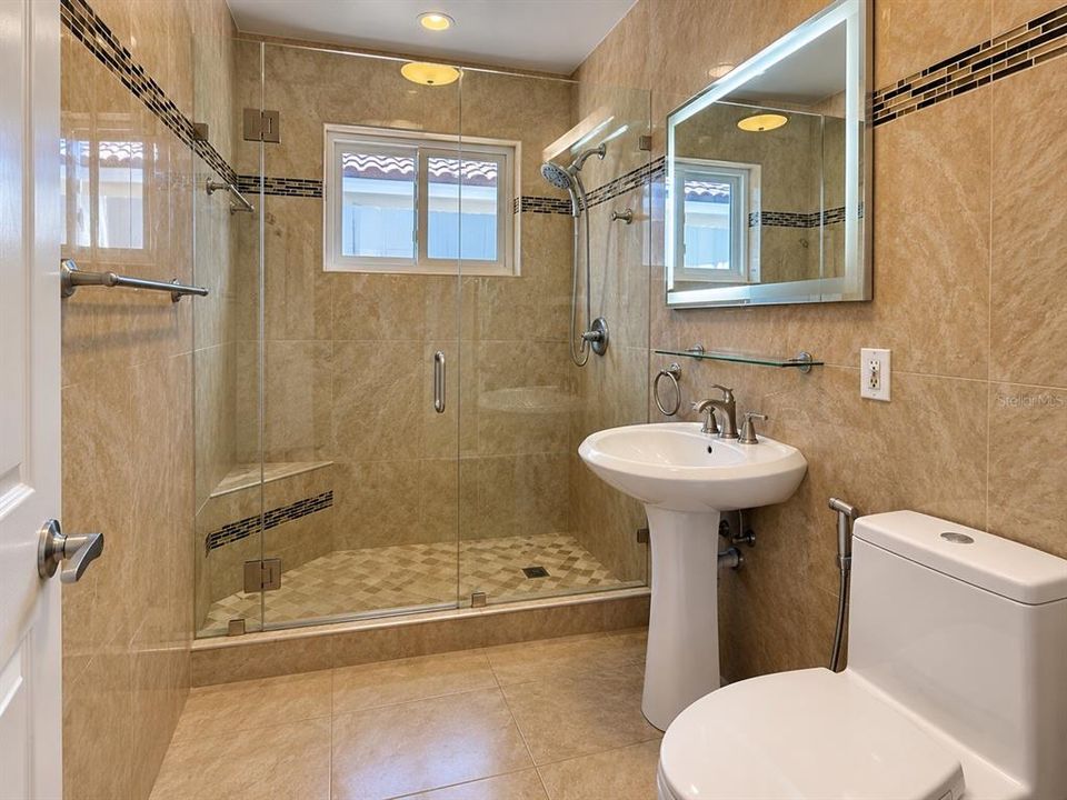 For Sale: $659,900 (3 beds, 2 baths, 1528 Square Feet)
