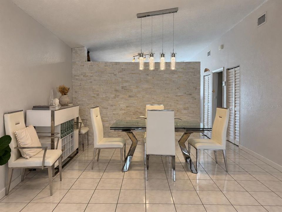 For Sale: $659,900 (3 beds, 2 baths, 1528 Square Feet)