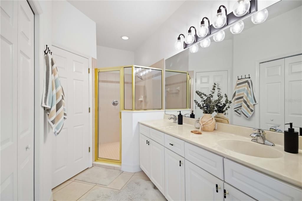 For Sale: $350,000 (3 beds, 2 baths, 1435 Square Feet)