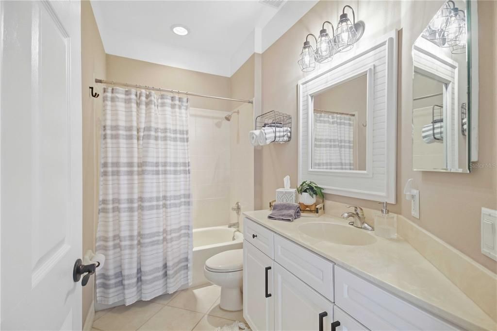 For Sale: $350,000 (3 beds, 2 baths, 1435 Square Feet)