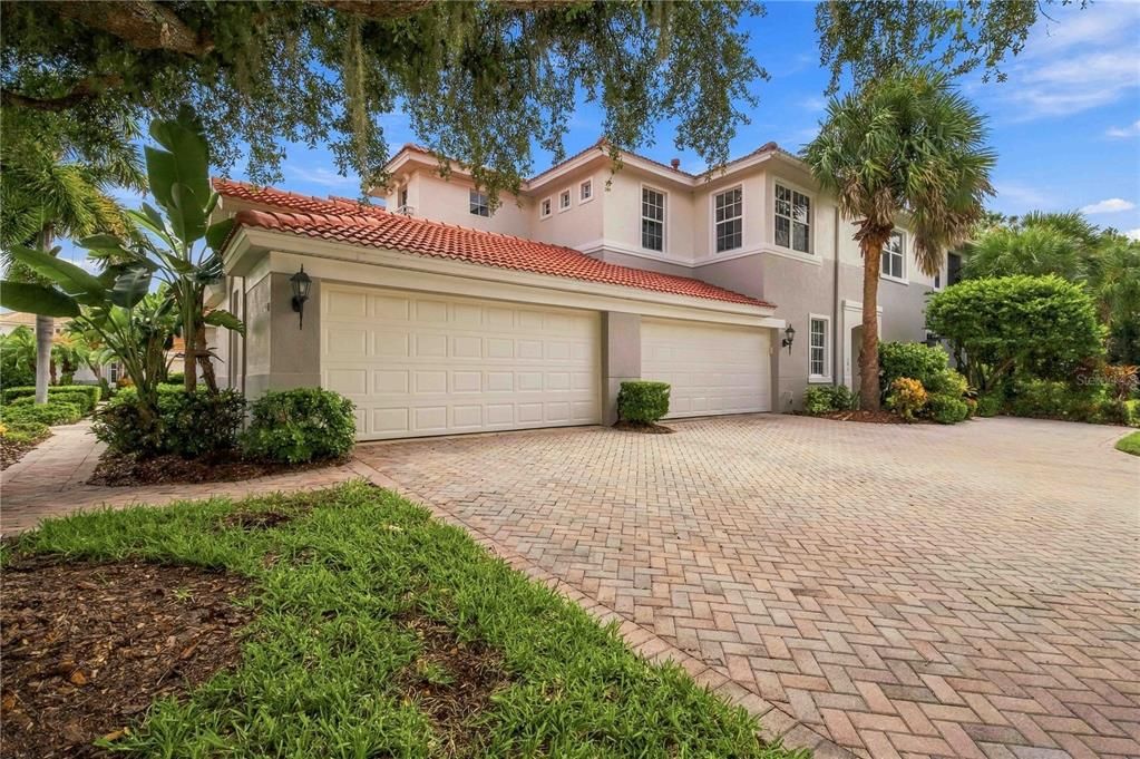 For Sale: $350,000 (3 beds, 2 baths, 1435 Square Feet)