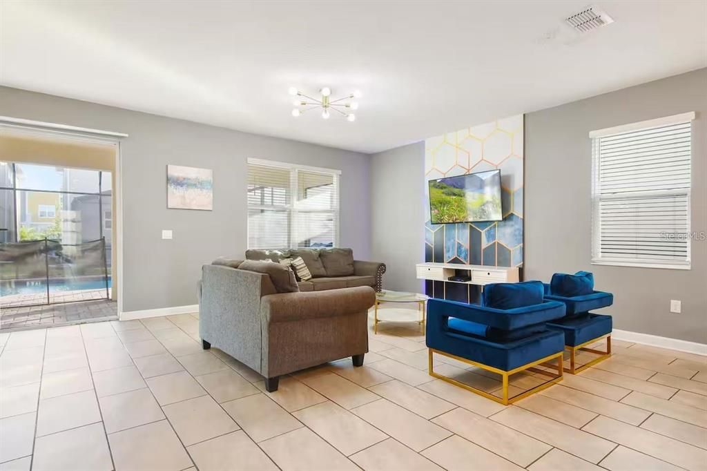 For Sale: $809,000 (8 beds, 5 baths, 4289 Square Feet)