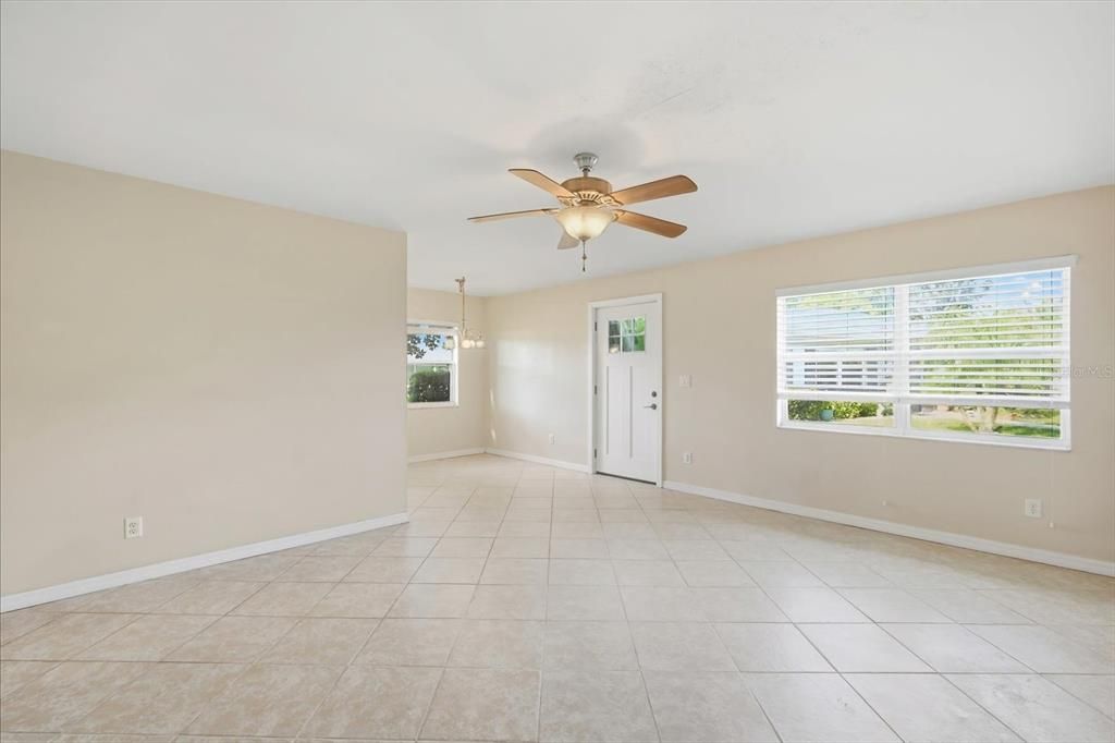 For Rent: $1,700 (2 beds, 2 baths, 960 Square Feet)